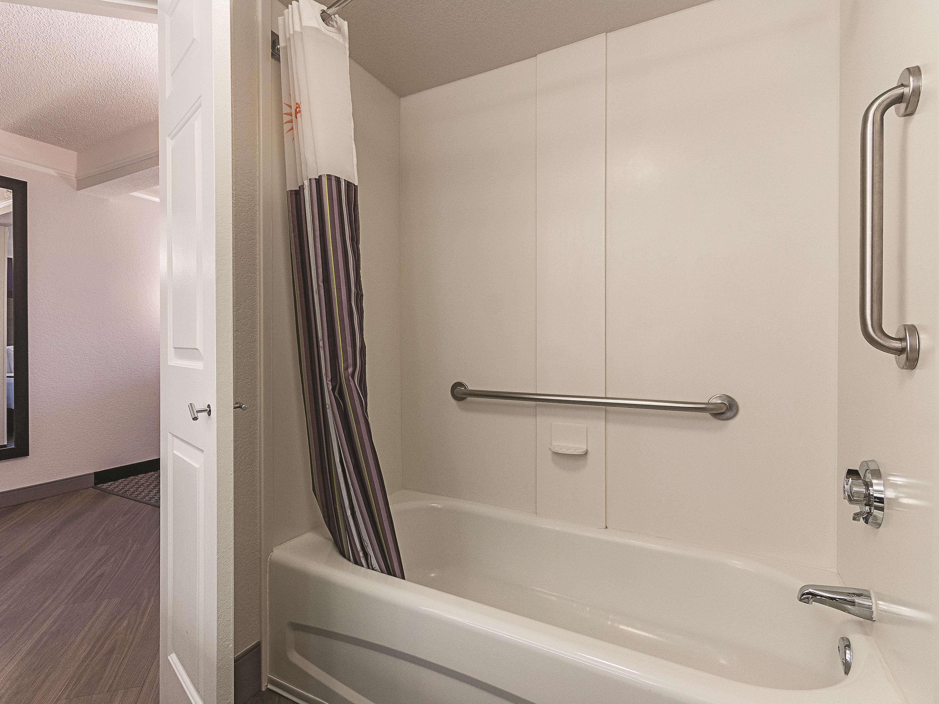 Hotel La Quinta By Wyndham Airport 3*