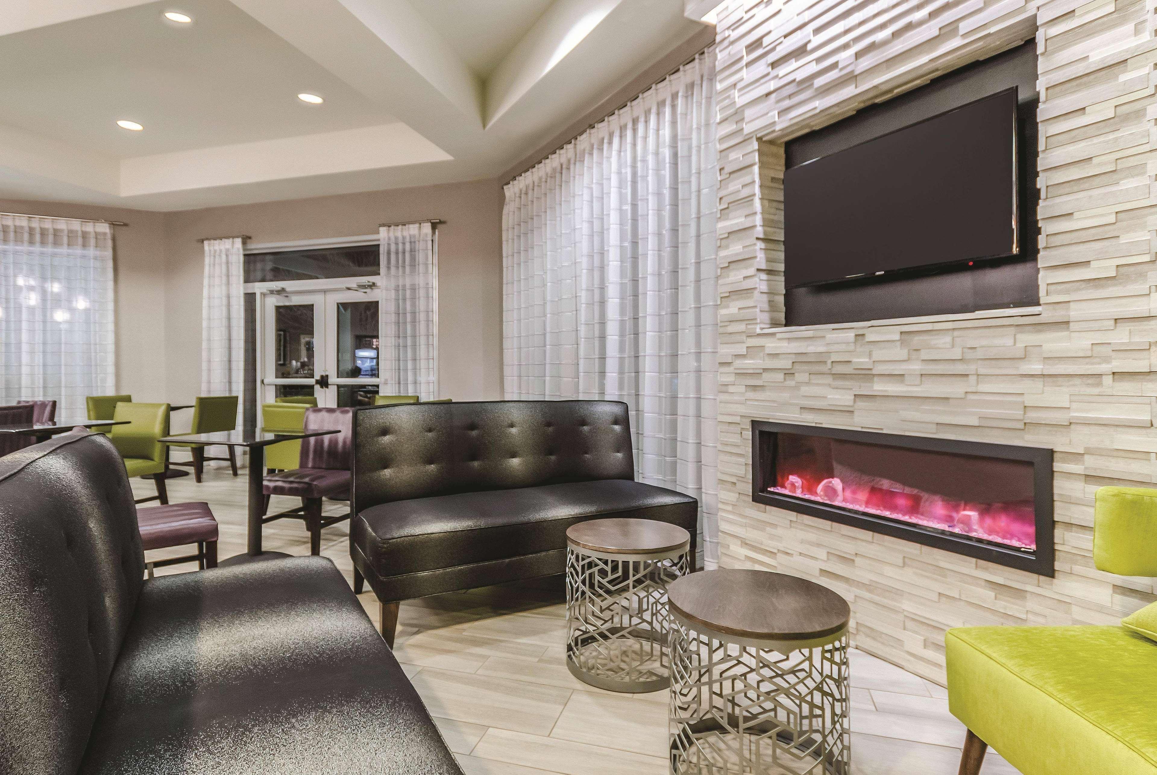 La Quinta By Wyndham Airport Hotel 3*