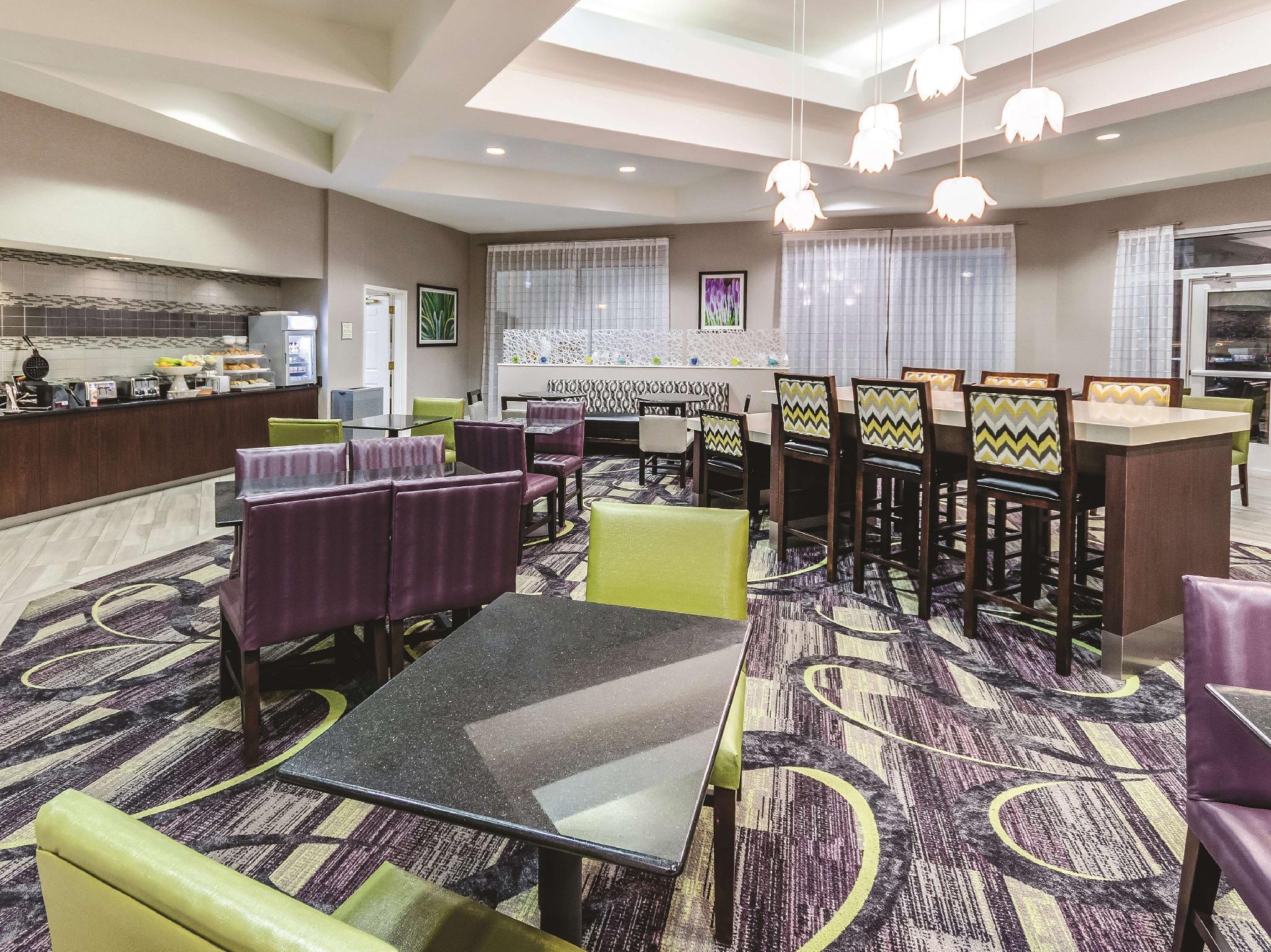 Hotel La Quinta By Wyndham Airport 3*