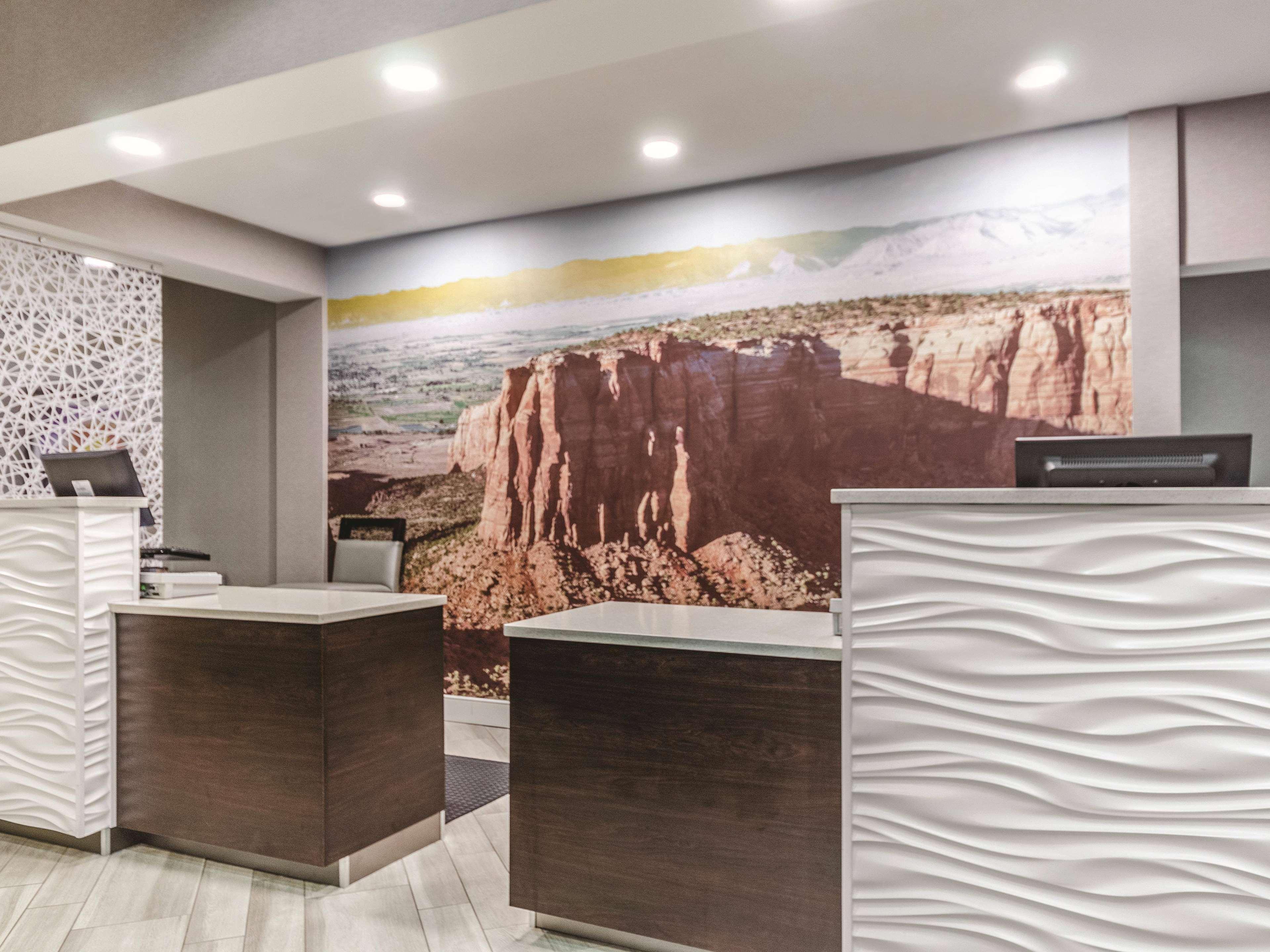 Hotel La Quinta By Wyndham Airport 3*