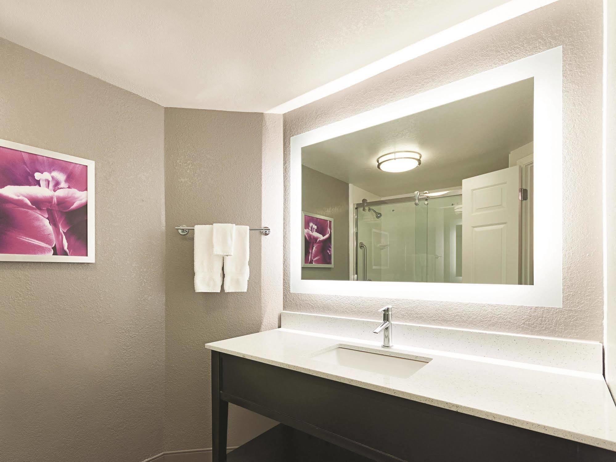 Hotel La Quinta By Wyndham Airport