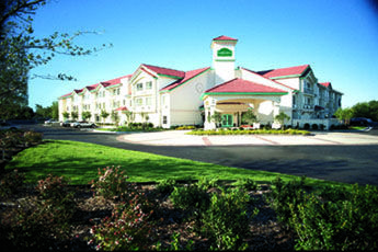 La Quinta By Wyndham Airport Hotel
